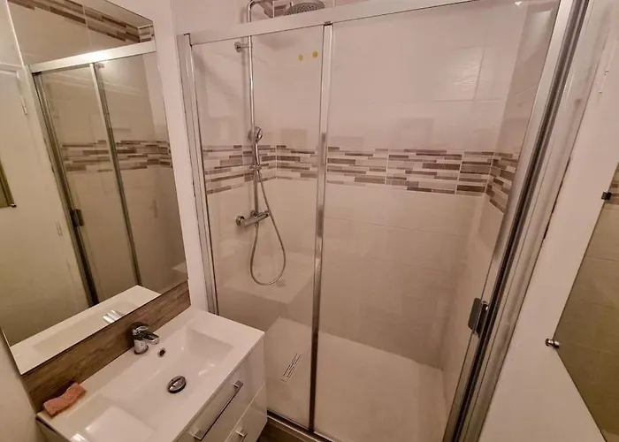 La Maddyblue 5 Min A Pieds De L'ocean Et Commerce アパート